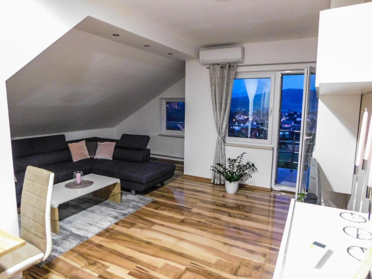 Apartman Lara Otocsán Kültér fotó