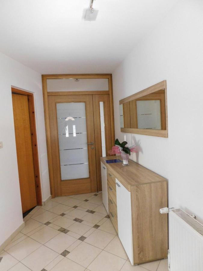 Apartman Lara Otocsán Kültér fotó