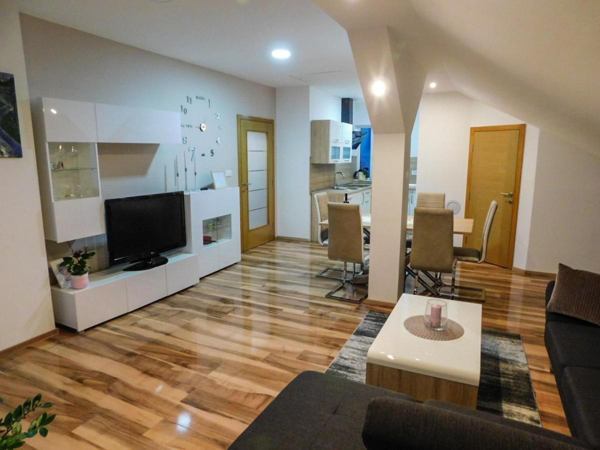 Apartman Lara Otocsán Kültér fotó