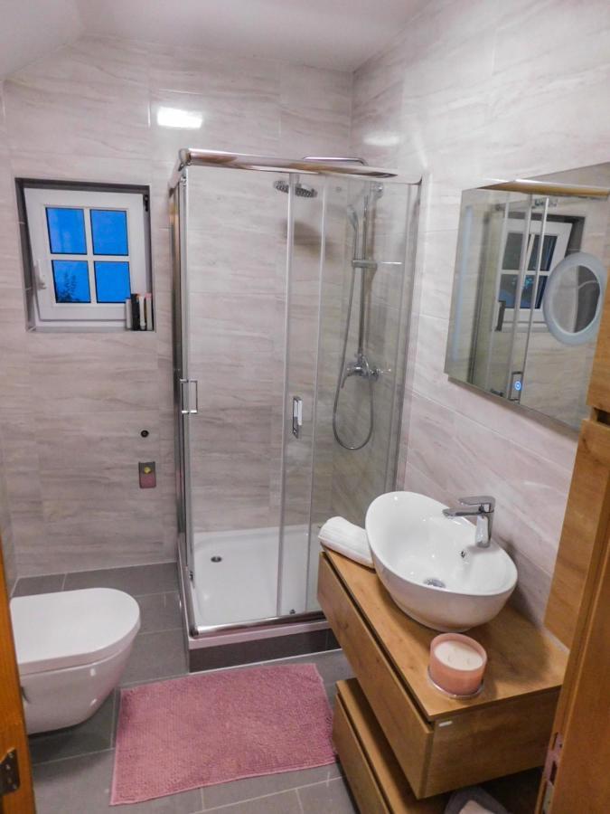 Apartman Lara Otocsán Kültér fotó