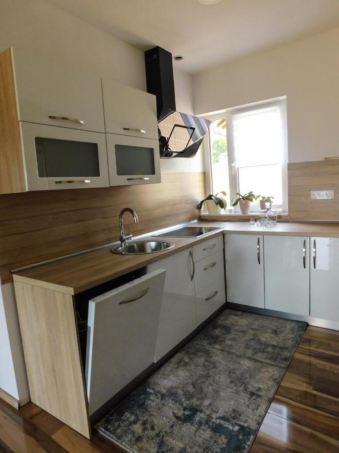 Apartman Lara Otocsán Kültér fotó