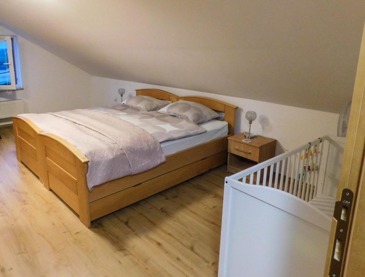 Apartman Lara Otocsán Kültér fotó