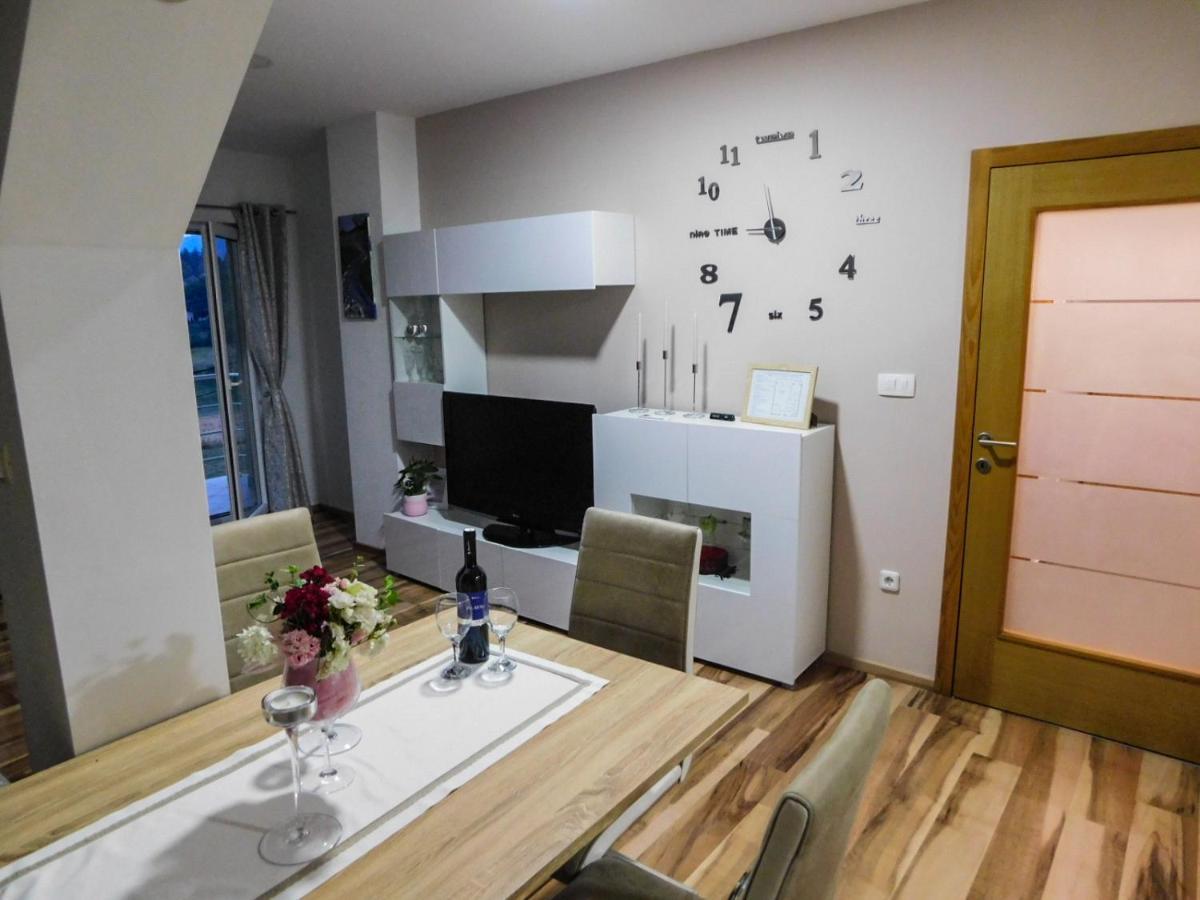 Apartman Lara Otocsán Kültér fotó
