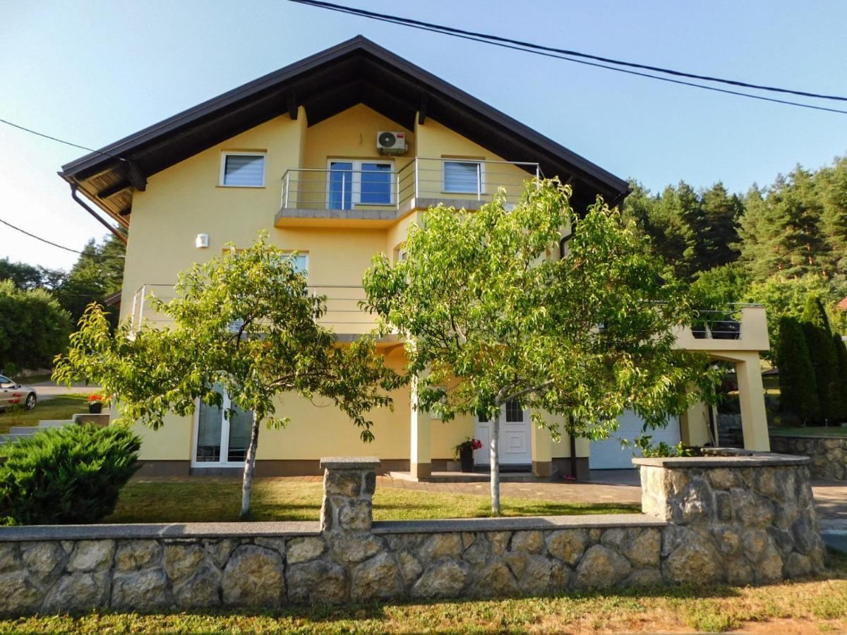 Apartman Lara Otocsán Kültér fotó