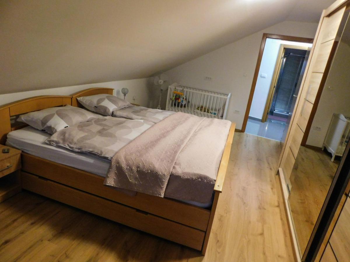 Apartman Lara Otocsán Kültér fotó