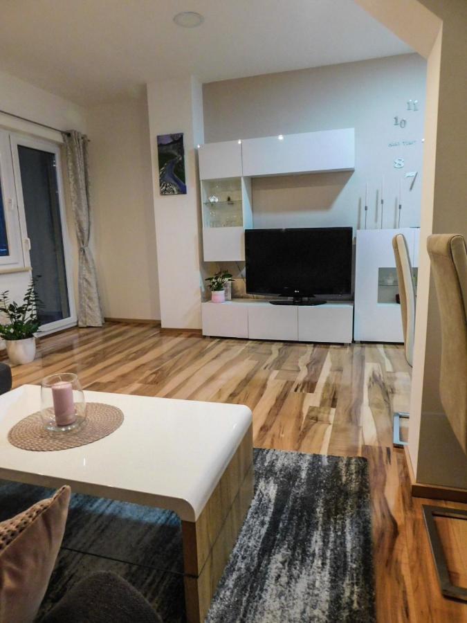 Apartman Lara Otocsán Kültér fotó