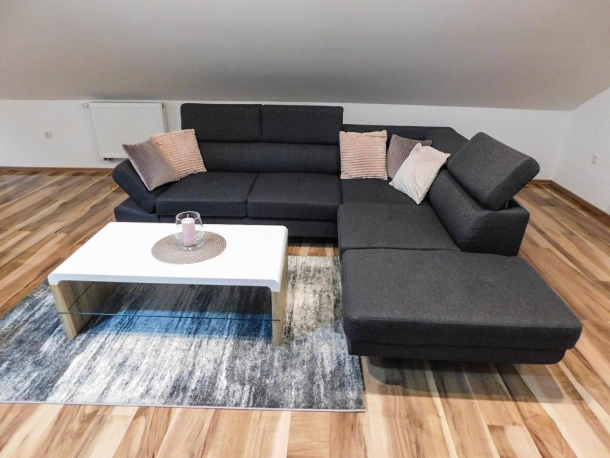 Apartman Lara Otocsán Kültér fotó