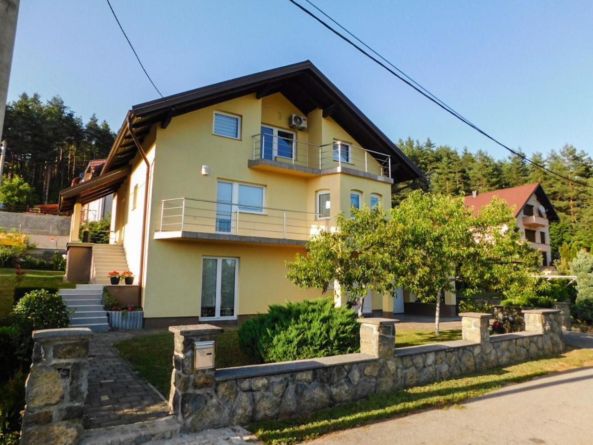 Apartman Lara Otocsán Kültér fotó