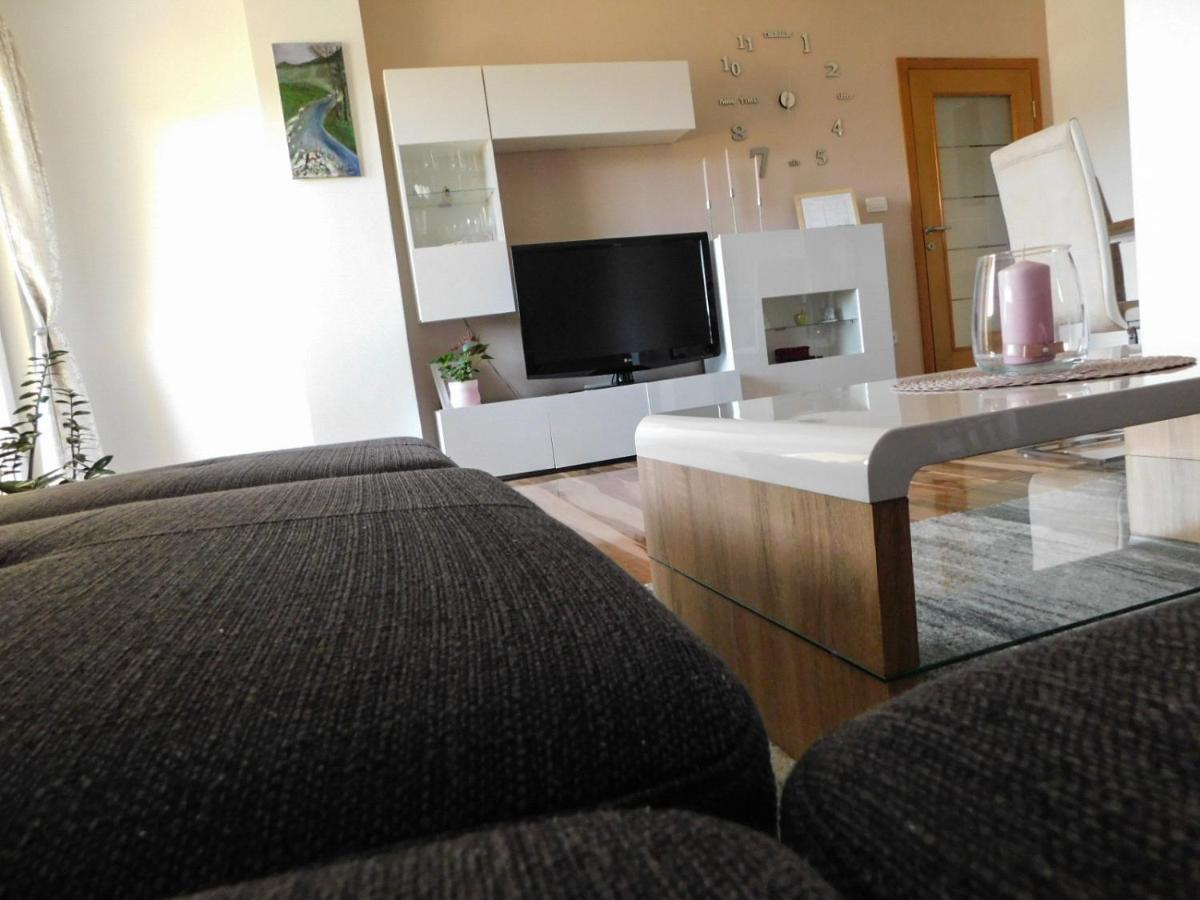 Apartman Lara Otocsán Kültér fotó